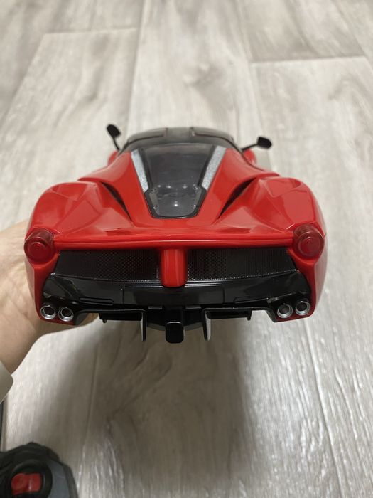 Машинка на радіокеруванні