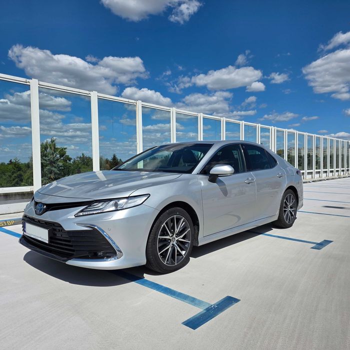 Wynajem wypozyczalnia samochodow aut Toyota Camry 2.5 Benzyna/Hybryda