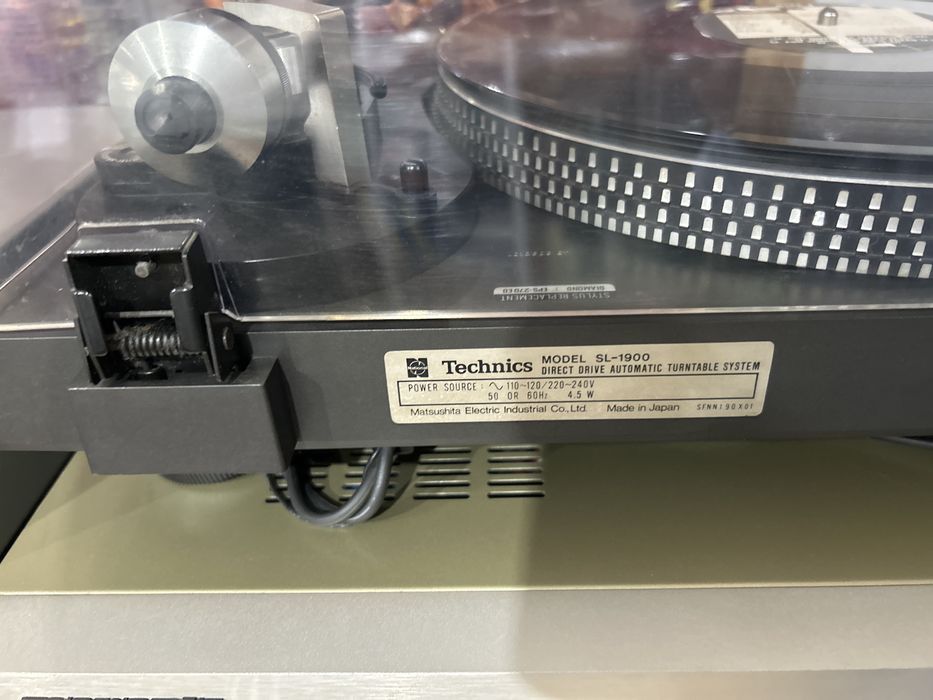 Gira discos Technics SL 1900