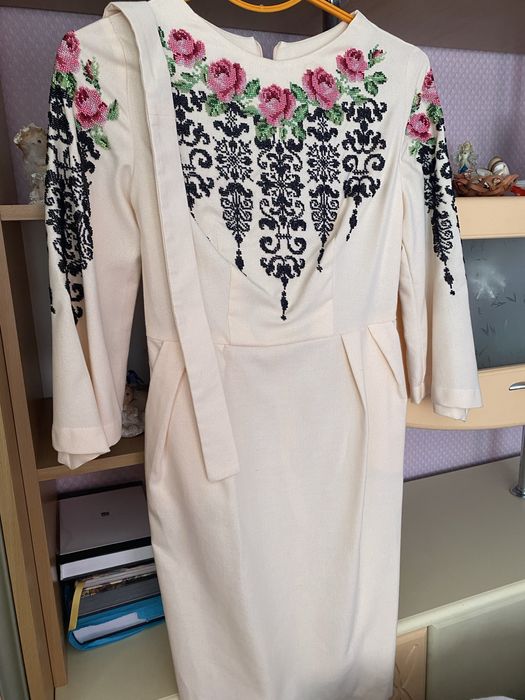 Вишите бісером плаття