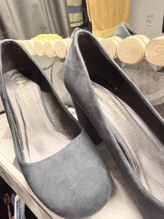 Ciemne zamszowe czółenka 44