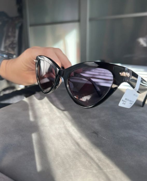 Óculos de sol Michael Kors pretos originais | modelo cat eye