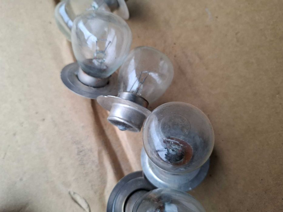 Лампочка 12 вт фара с/г нові