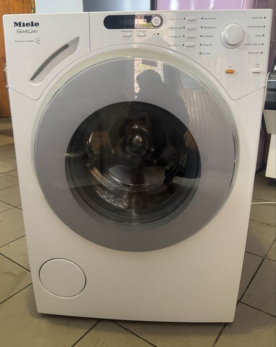 Пральна машинка Miele