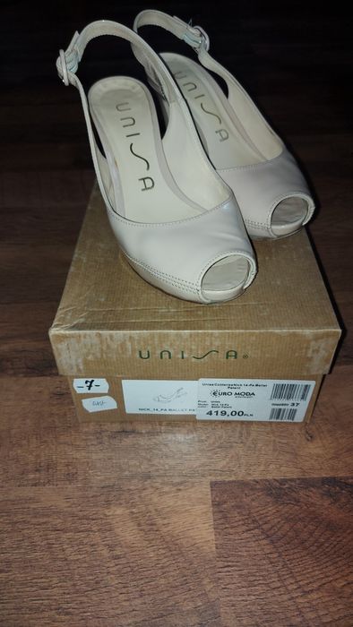 Skórzane czółenka UNISA, jak nowe 37