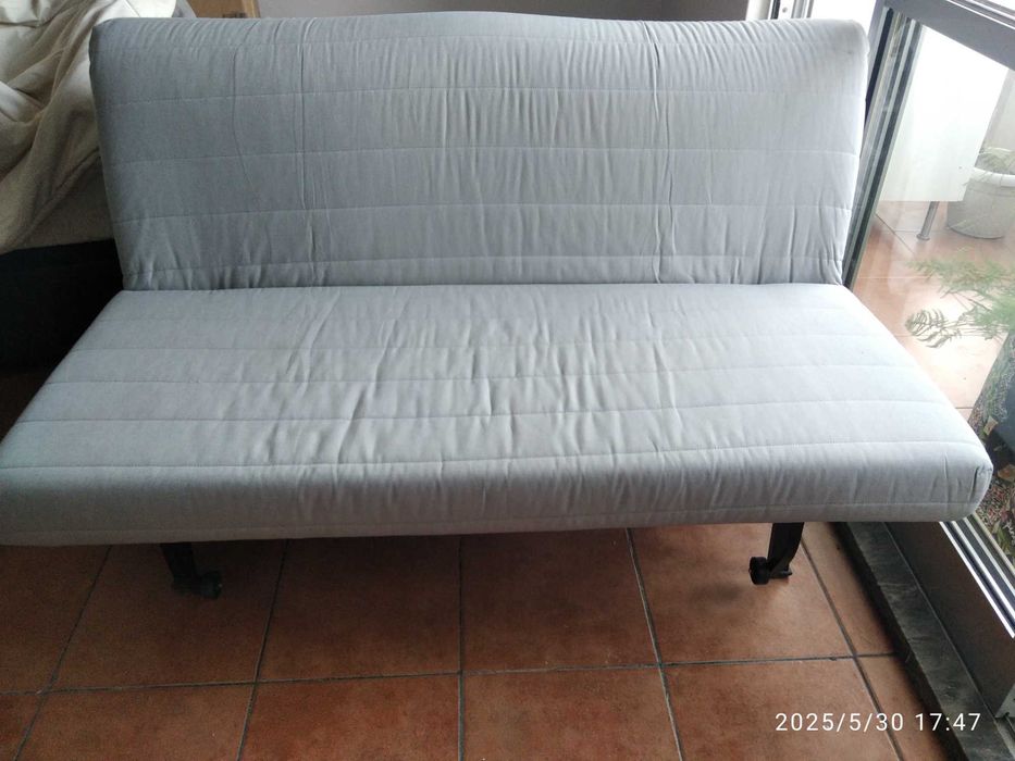 Sofá Cama  IKEA com pouco uso