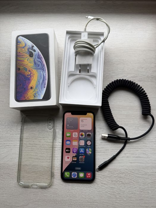 iPhone xs + ładowarka