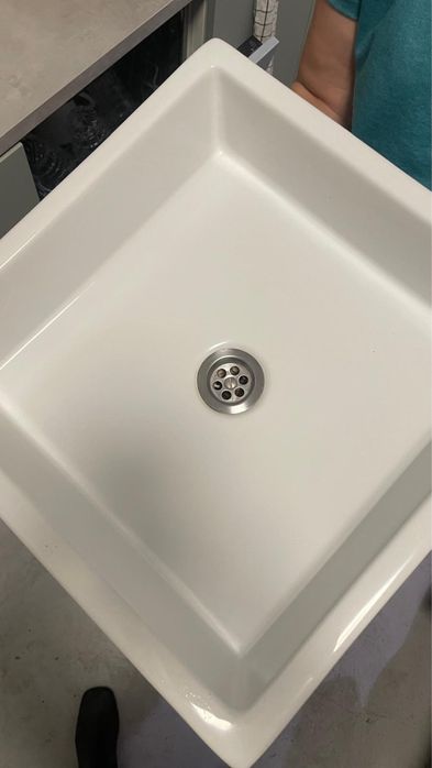 Umywalka biała - nablatowa