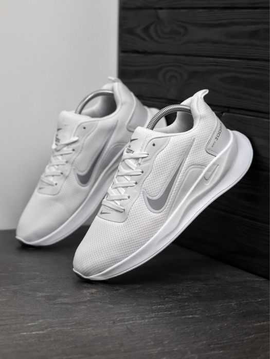 Чоловічі білі,чорні та темно-сірі,кросівки Nike Air Zoom легкі літні(40,41,42,43,44)