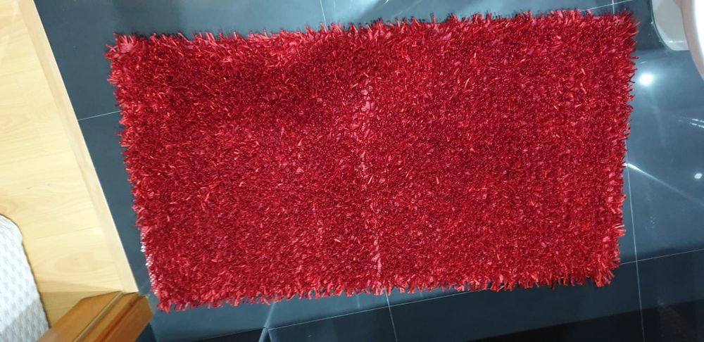 Tapete vermelho de tamanho medio