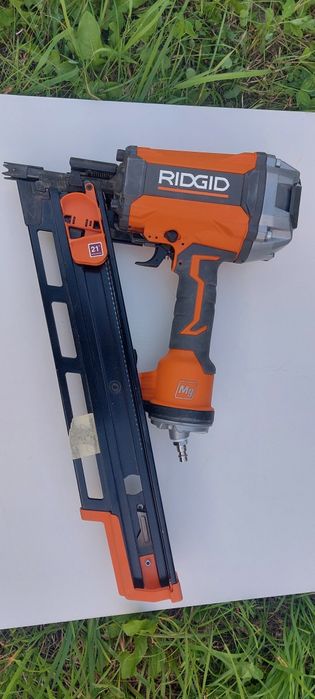 Нейлер.Пневмопістолет для будівництва каркасних будинків 50-90 мм.