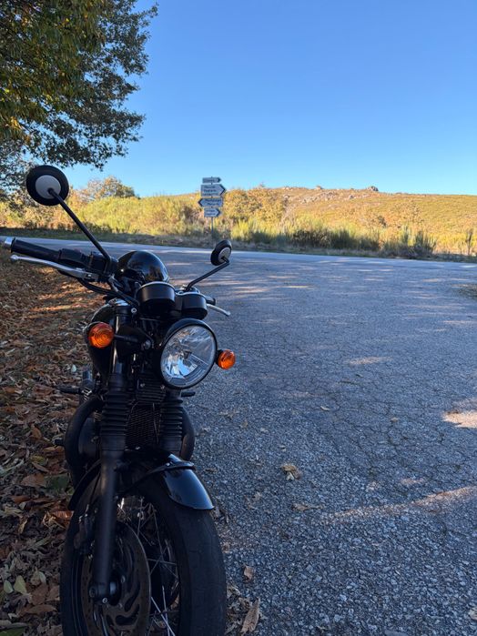 Triumph Bonneville T120 Black