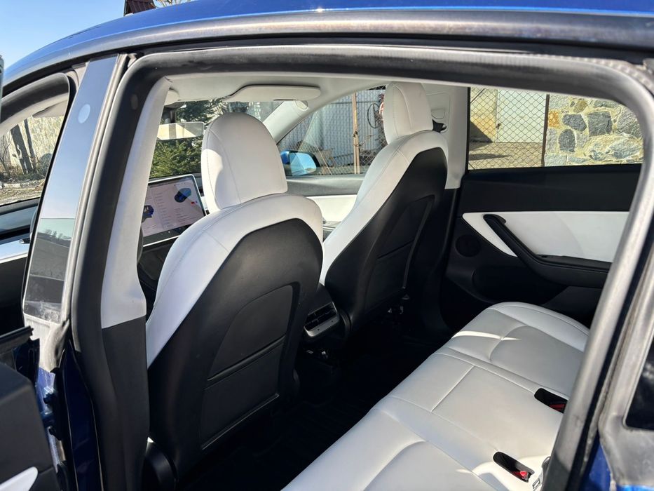 Tesla Model Y, 2021