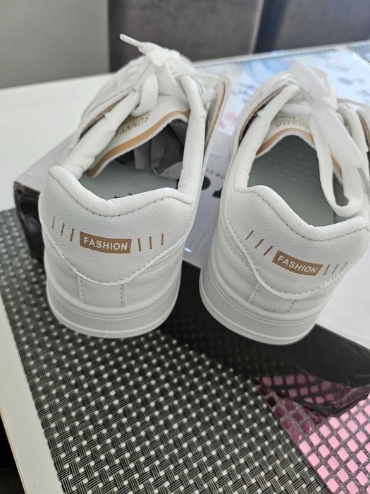 Nowe damskie buty rozm.39
