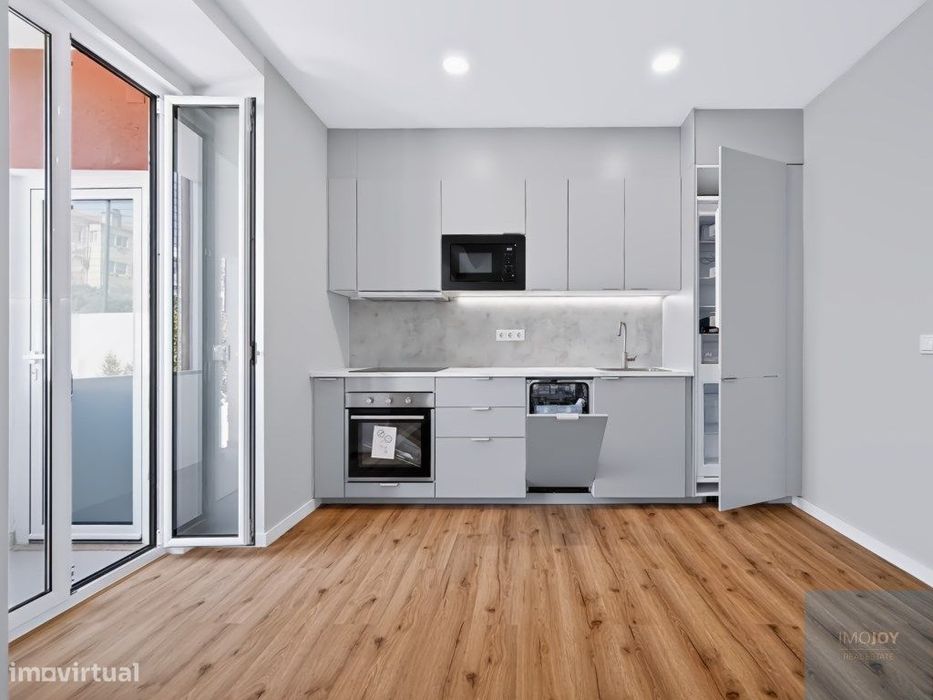 Apartamento T2 Remodelado com Terraço Privativo na Ajuda em Lisboa