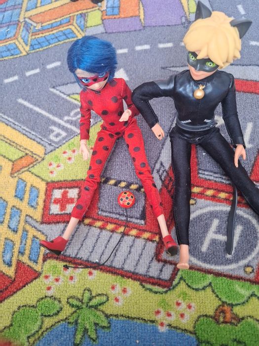 Zestaw 2 figurek ( lalek) biedronka i czarny kot