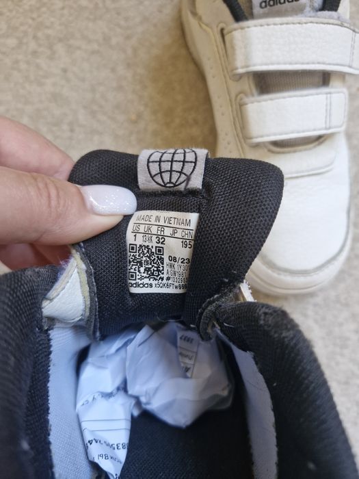 Дитячі кросівки Adidas. Розмір 32