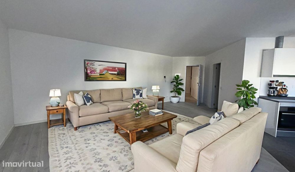 Apartamento T0 com parqueamento e vistas de mar