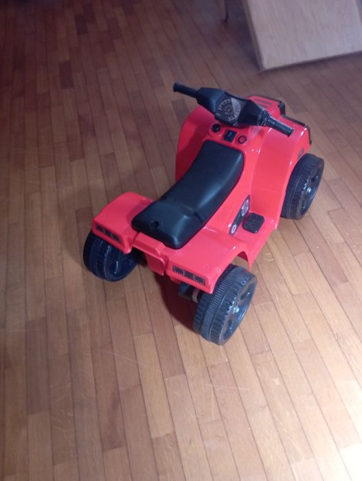 Carro eléctrico com capacete