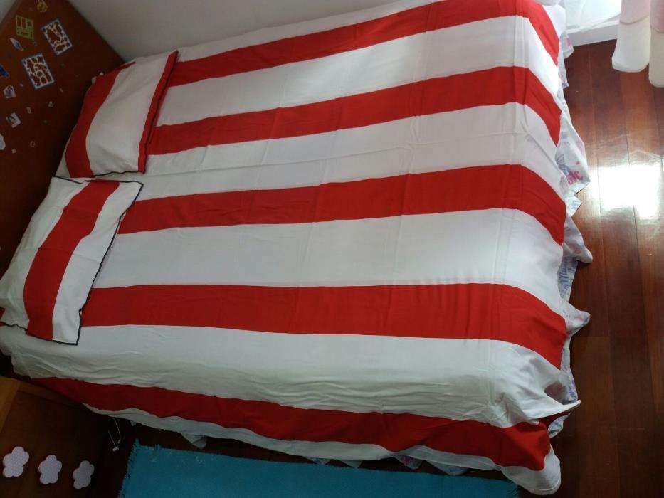 Cortinado riscas vermelho e branco