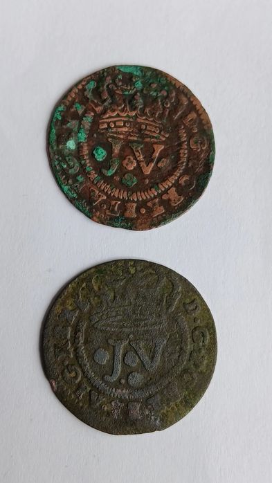 Moedas cobre D.João V de V réis, 1713e 14. Cada moeda 1 valor.