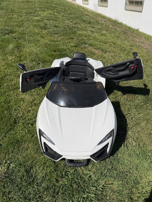 Carro elétrico criança