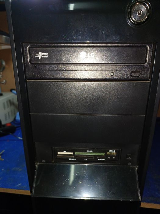 Torre PC com monitor LG 22"