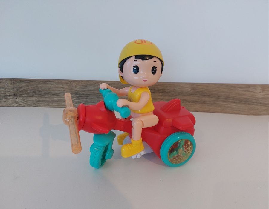 Elektryczny trójkołowiec ze światłami i muzyką