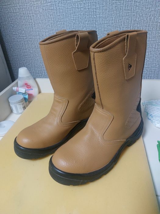 Продам рабочую обувь  Dunlop rigger steel toe cap