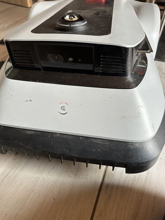 Ecovacs Goat G1-800 – robot koszący, uszkodzony, na części