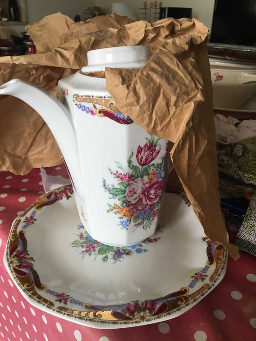 Leiteira com prato, tipo Limoges