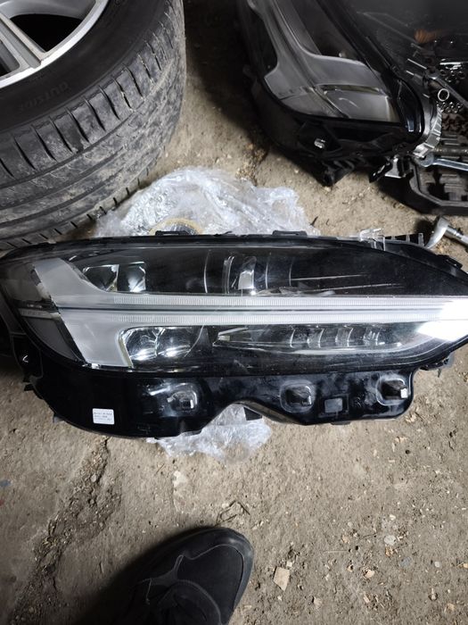 Reflektor LED Volvo S90 31446507 prawy