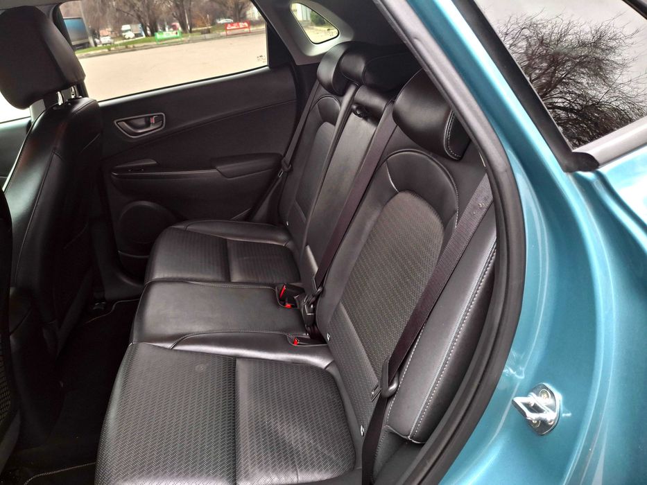 Hyundai Kona Electric. 64 kw.