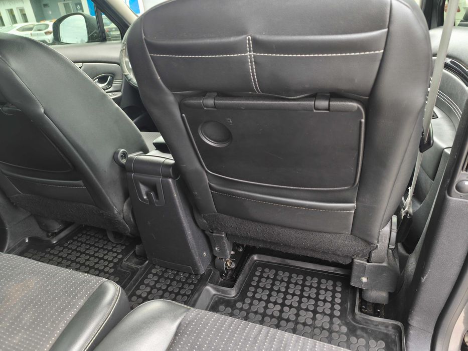 Продам своє авто Renault Grand Scenic 2011 року. максимальна комплектація 7 місць.