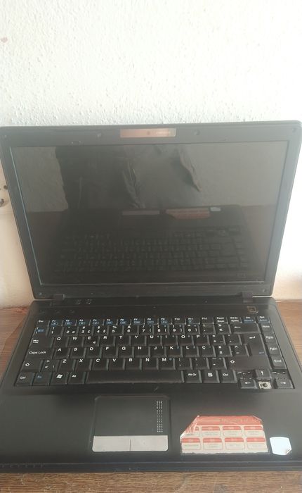 Old laptop good for browsing, playing old games, and watching movies64309791951362124