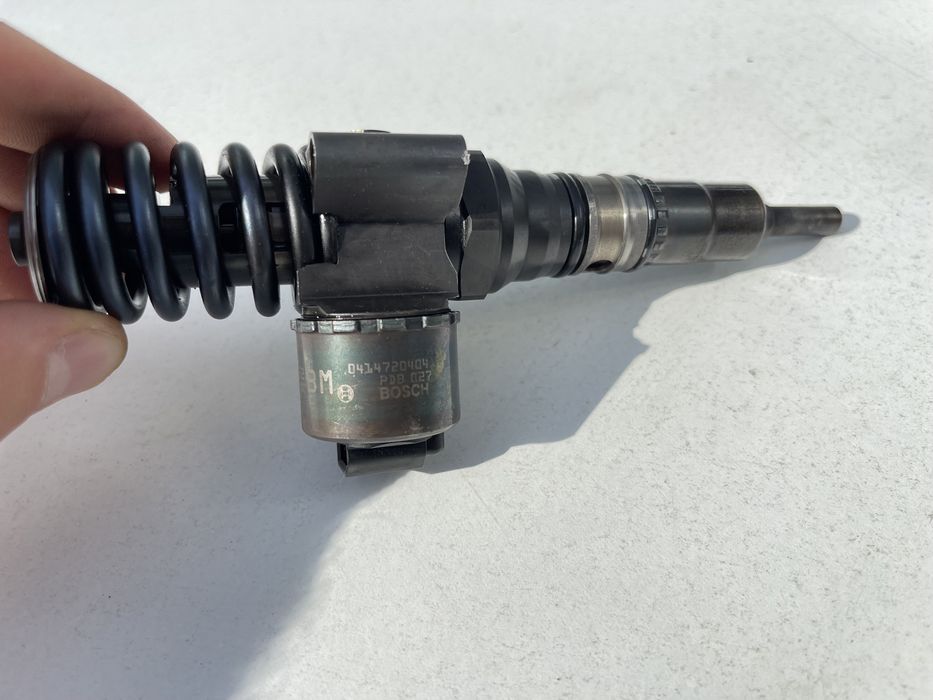 Насос форсунка 2.0 TDI 103 KW BKD AZV 03G 130 073 G Skoda A5 Golf 5