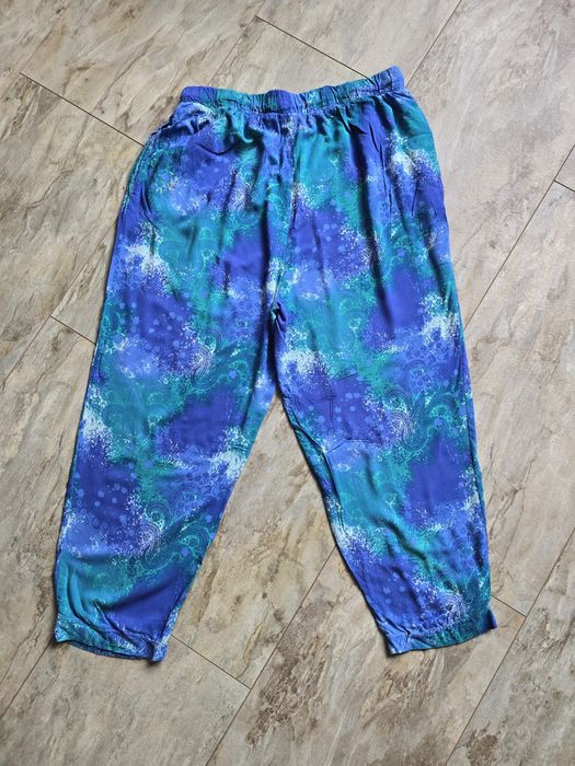 Luźne wzorzyste spodnie na lato z kieszeniami haremki