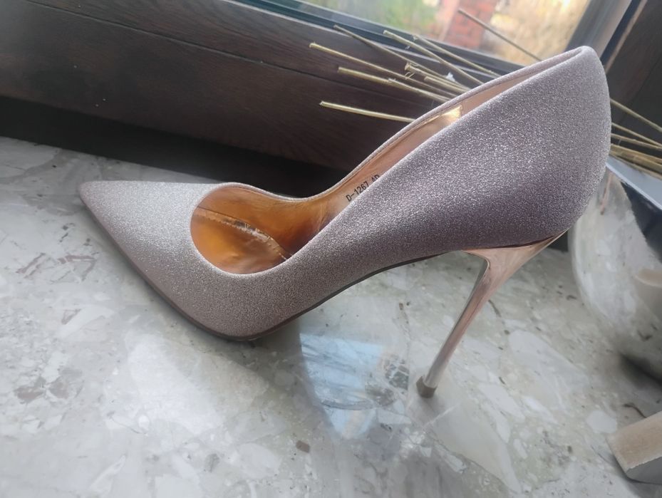 Szpilki brokatowe 40