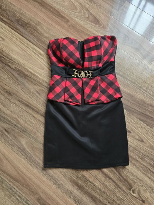 Elegancka krótka sukienka