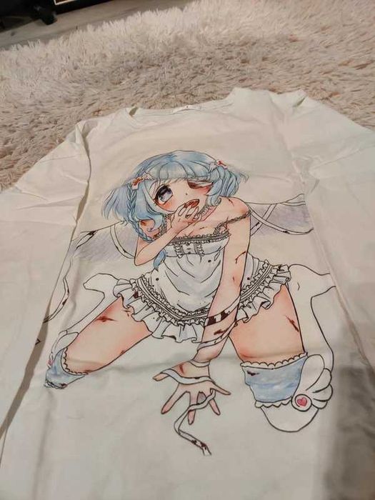 anime  biala bluza