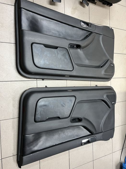 Audi A3 S3 8L 3D boczki tapicerka drzwi czarna skora bose