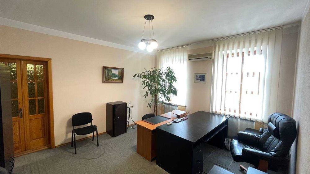 Оренда 3к офісу 75 м2 в центрі з меблями, парковкою та інд.опаленням