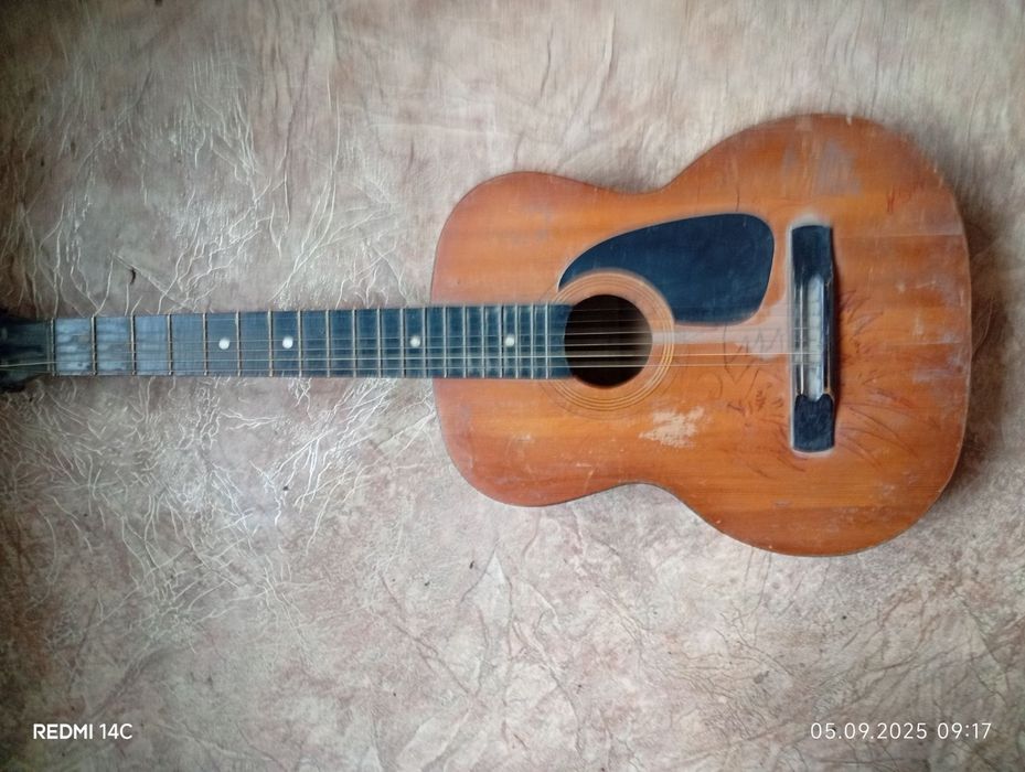 Гитара семиструнная