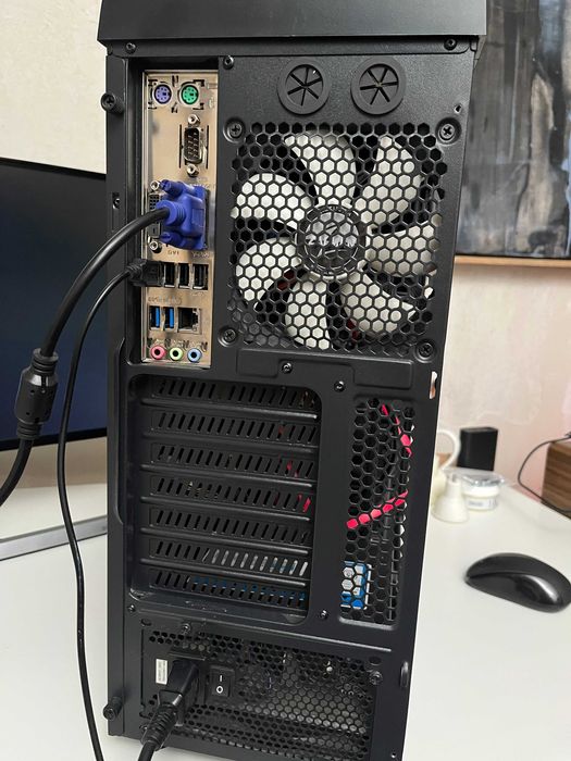 ПК - Intel i5, DDR4, SSD, Chiftec 550W + Монітор - Samsung