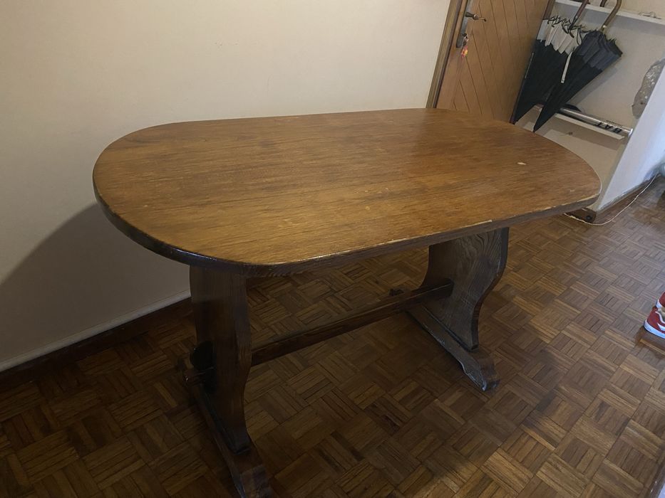 Mesa em madeira maciça