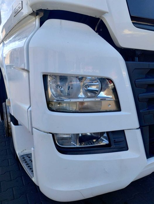 zderzak przód prawy narożnik lampa przód prawa LED MAN TGX LIFT 2018r.