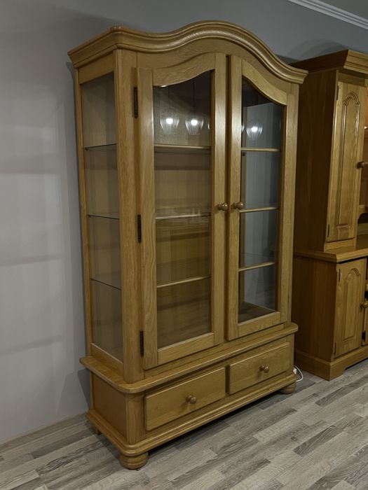 Сервант- Вітрина