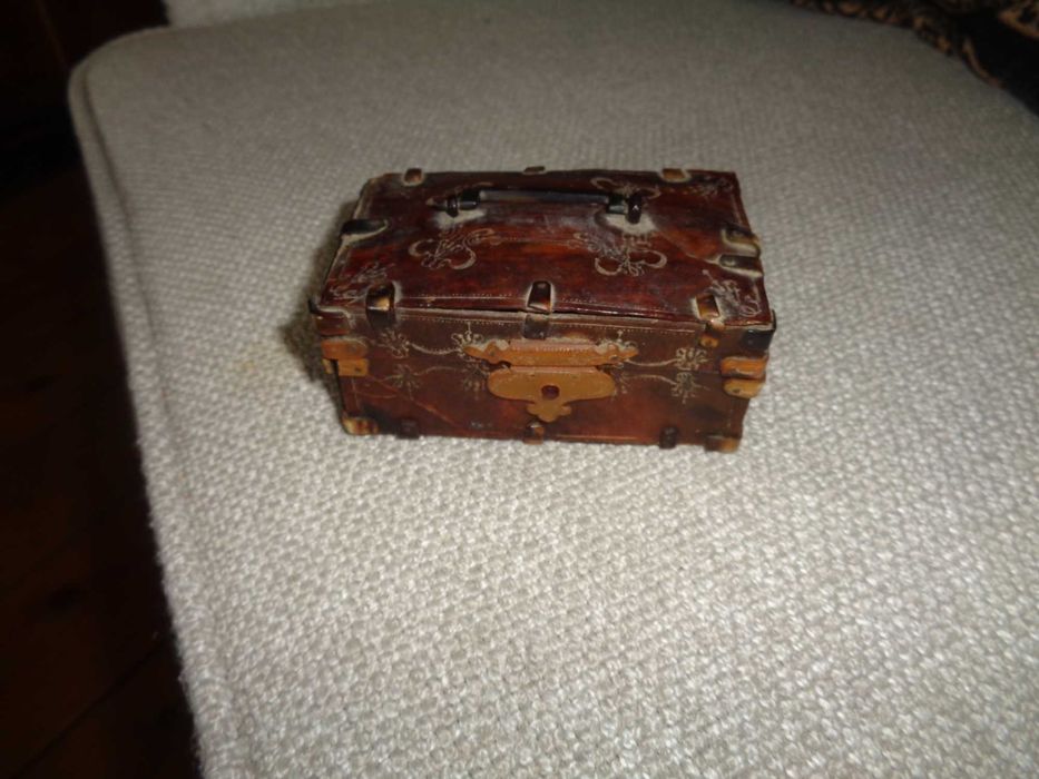 Pequeno Baú em Casco de Tartaruga - Assinada