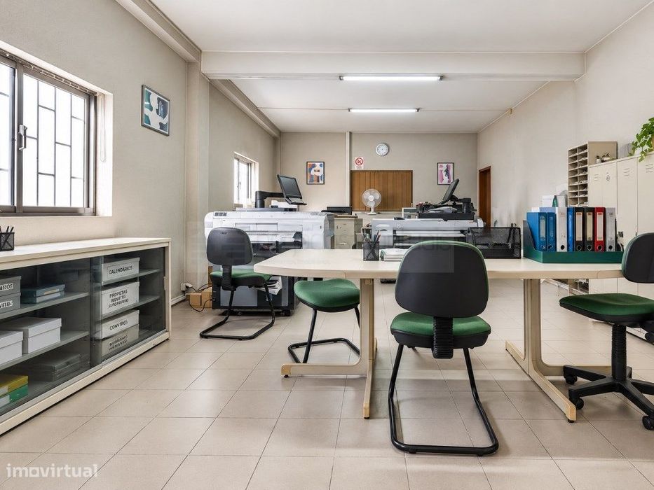 Oportunidade de Investimento | T3 + T1 + Armazém | Braga