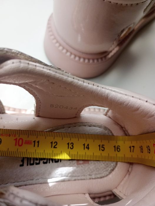 Босоніжки на дівчинку